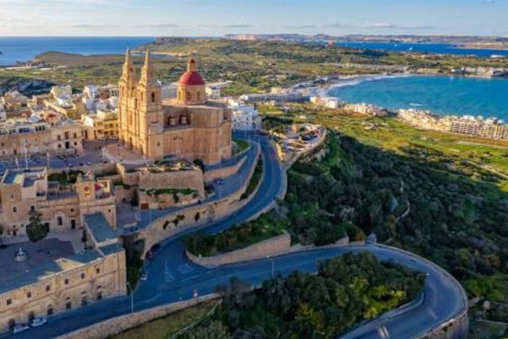 Seaside Serenity - A Lovely Apartment With Views Mellieħa Екстериор снимка